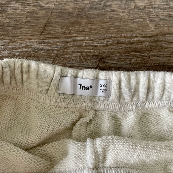 TNA Airy Fleece Perfect Hi-Rise 3” Sweatshort - Picture 3 of 6